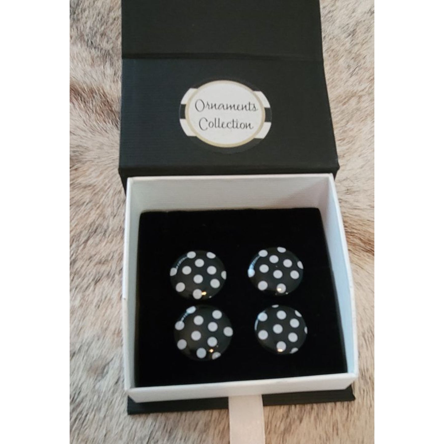 Magnetic Horse Show Number Pins Polka Dotty Black with white dots Set of 4 NEW