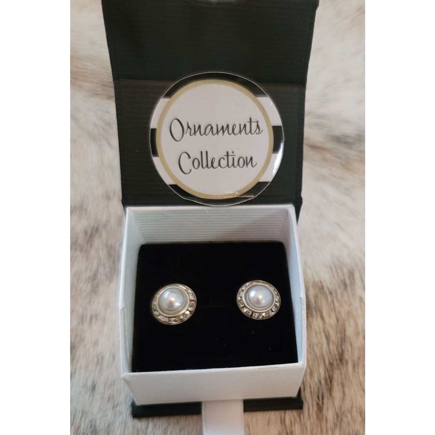 Crystal Pearl Earrings Post Back Round NEW
