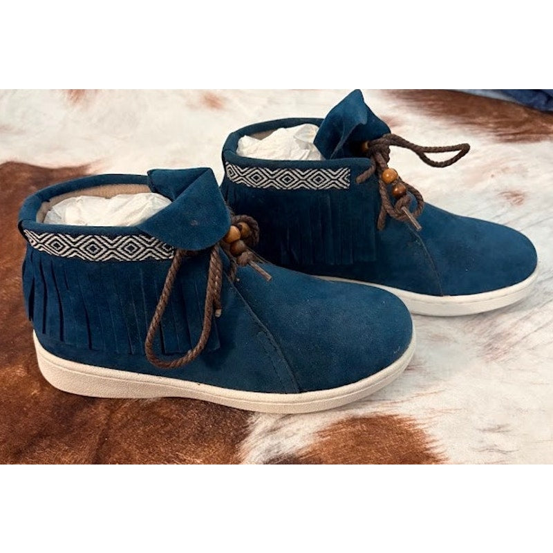 Mukluks Boots Women's size 5 1/2 Fringe  blue Style 16855